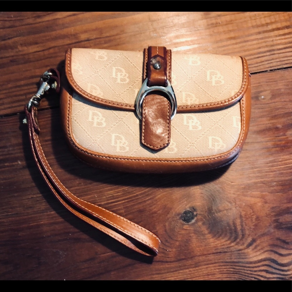 🔴sold🔴 Dooney Bourke wristlet clutch
